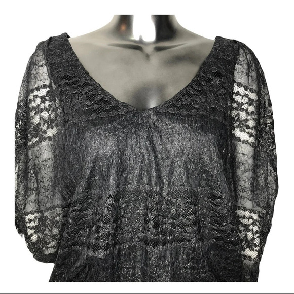🛍️3/$40 Le  Chateau Grey Metallic Lace Top Size Small - Picture 2 of 5